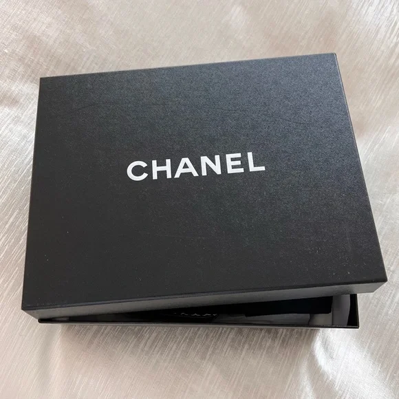 Chanel Black Lambskin Pumps size 38.5 - Picture 4 of 7